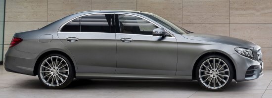 Private door-to-door limousine transfers from Bad Aussee to Vienna Airport (VIE)